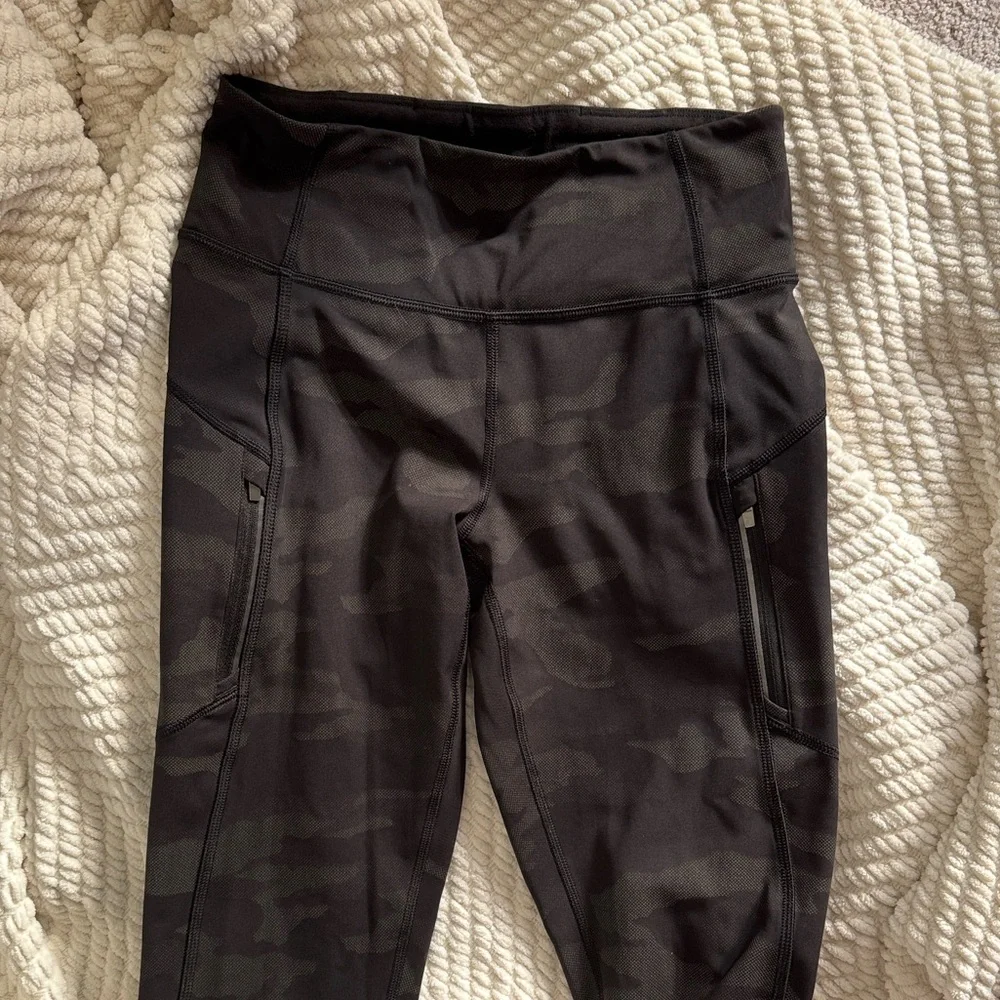 Athleta Rainier Camo Black Reflective  Leggings XS - Picture 5 of 7